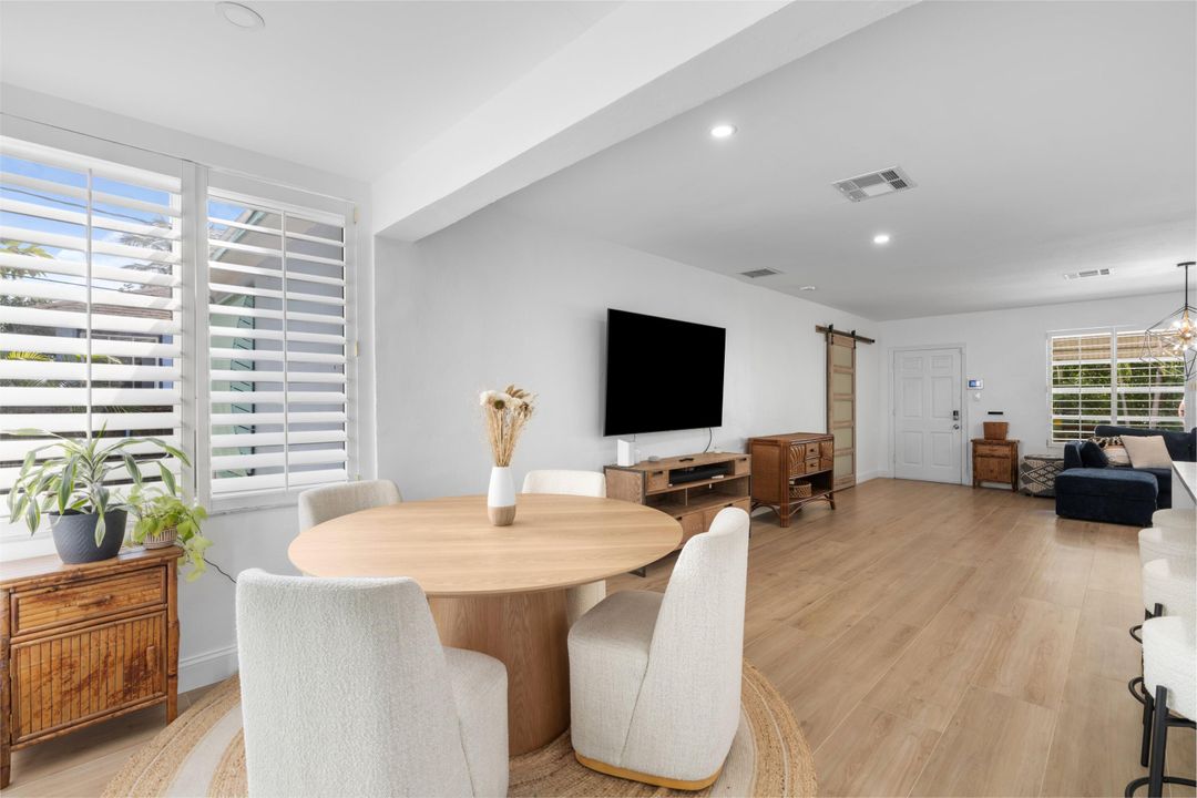 For Sale: $674,999 (2 beds, 3 baths, 1348 Square Feet)