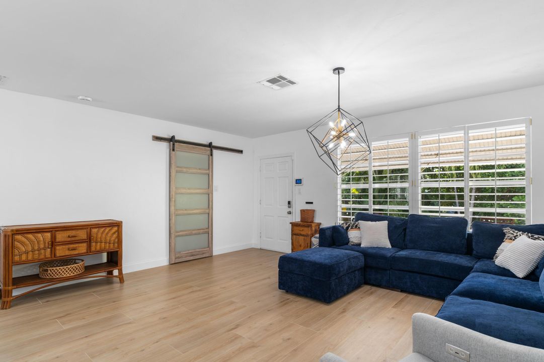 For Sale: $674,999 (2 beds, 3 baths, 1348 Square Feet)