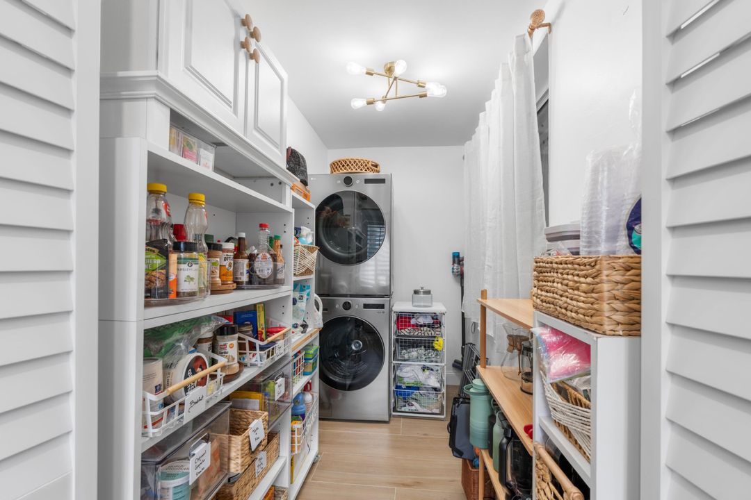 For Sale: $674,999 (2 beds, 3 baths, 1348 Square Feet)