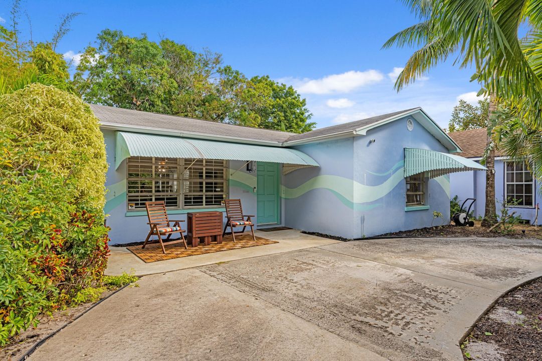 For Sale: $674,999 (2 beds, 3 baths, 1348 Square Feet)