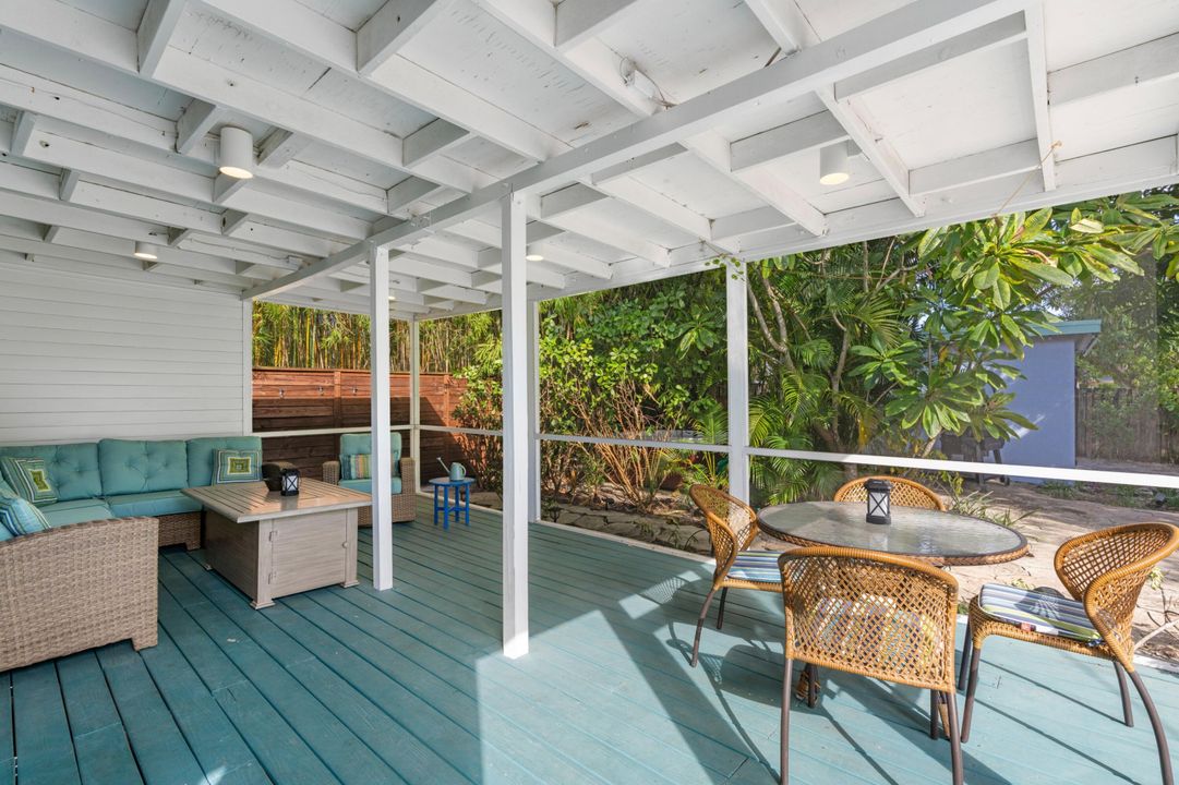 For Sale: $674,999 (2 beds, 3 baths, 1348 Square Feet)