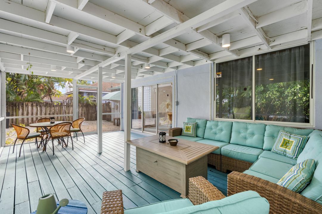 For Sale: $674,999 (2 beds, 3 baths, 1348 Square Feet)