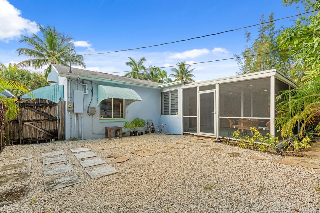 For Sale: $674,999 (2 beds, 3 baths, 1348 Square Feet)