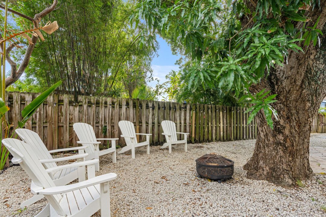 For Sale: $674,999 (2 beds, 3 baths, 1348 Square Feet)