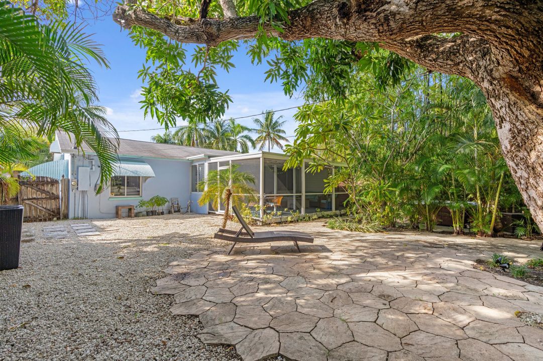 For Sale: $674,999 (2 beds, 3 baths, 1348 Square Feet)