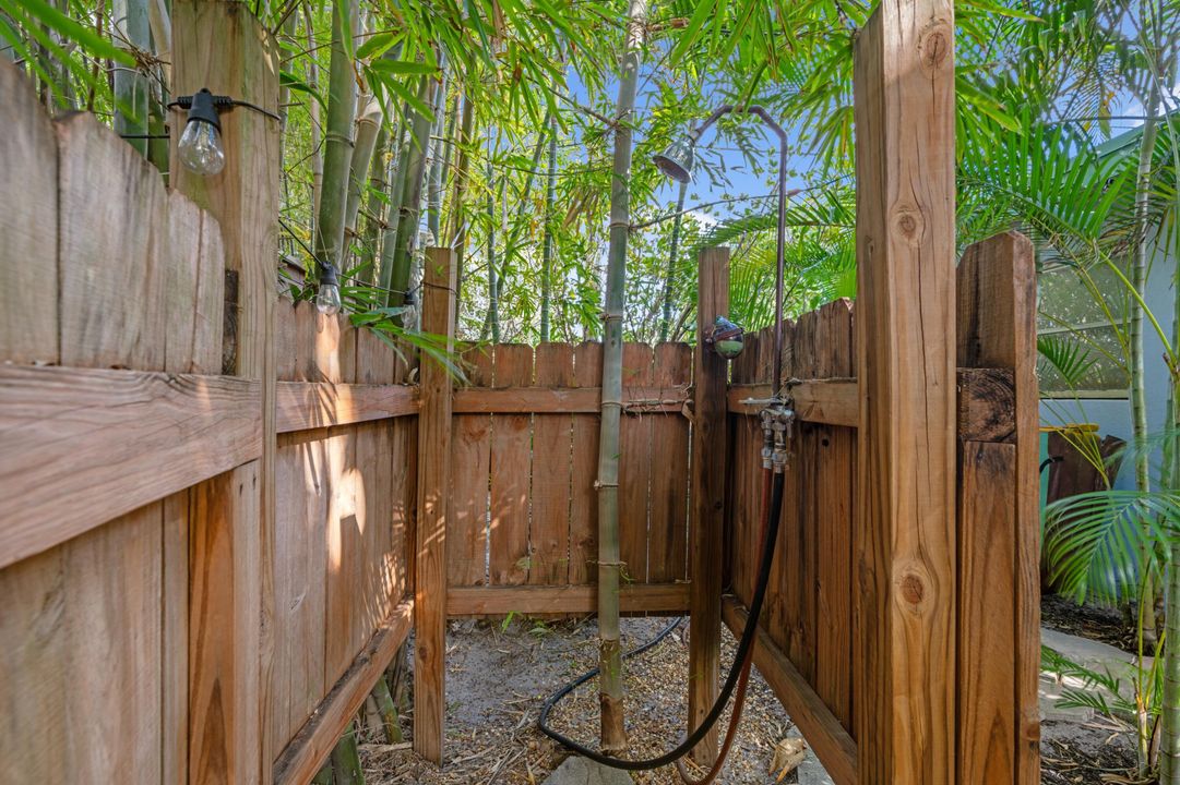 For Sale: $674,999 (2 beds, 3 baths, 1348 Square Feet)