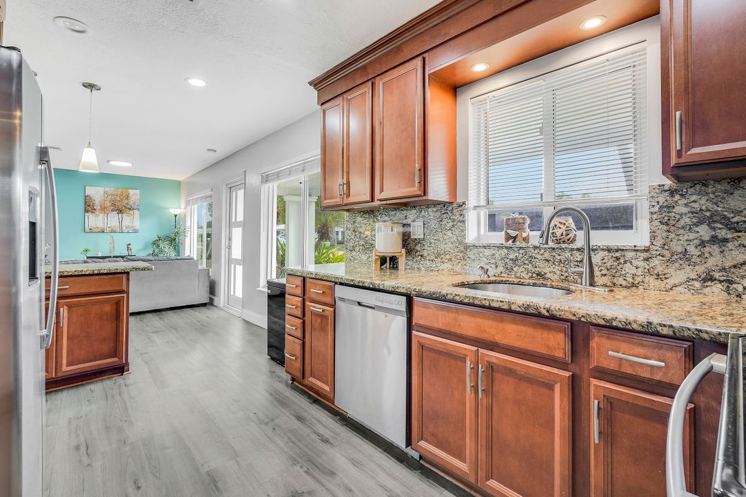 For Sale: $550,000 (3 beds, 2 baths, 1434 Square Feet)