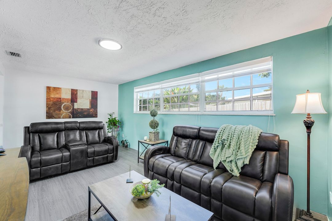 For Sale: $550,000 (3 beds, 2 baths, 1434 Square Feet)