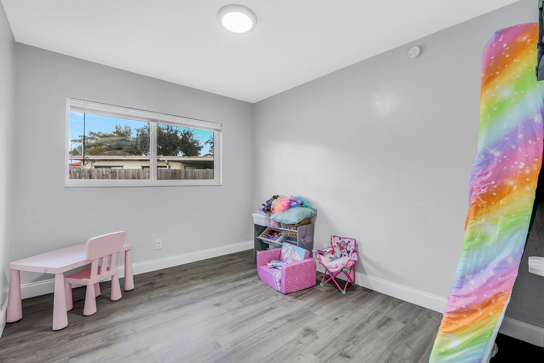 For Sale: $550,000 (3 beds, 2 baths, 1434 Square Feet)