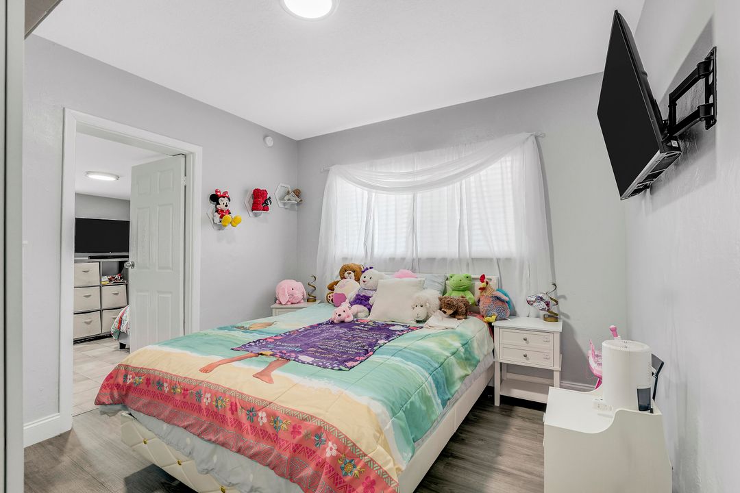 For Sale: $550,000 (3 beds, 2 baths, 1434 Square Feet)