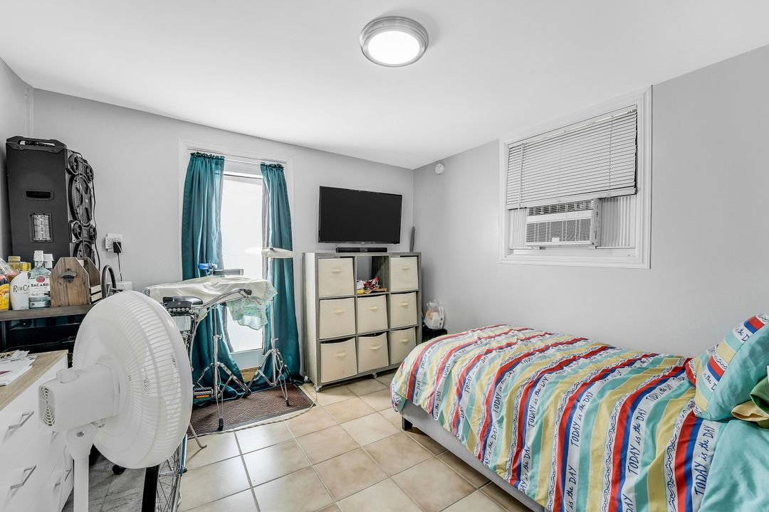 For Sale: $550,000 (3 beds, 2 baths, 1434 Square Feet)