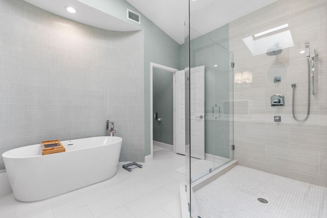 For Sale: $3,125,000 (3 beds, 4 baths, 2692 Square Feet)