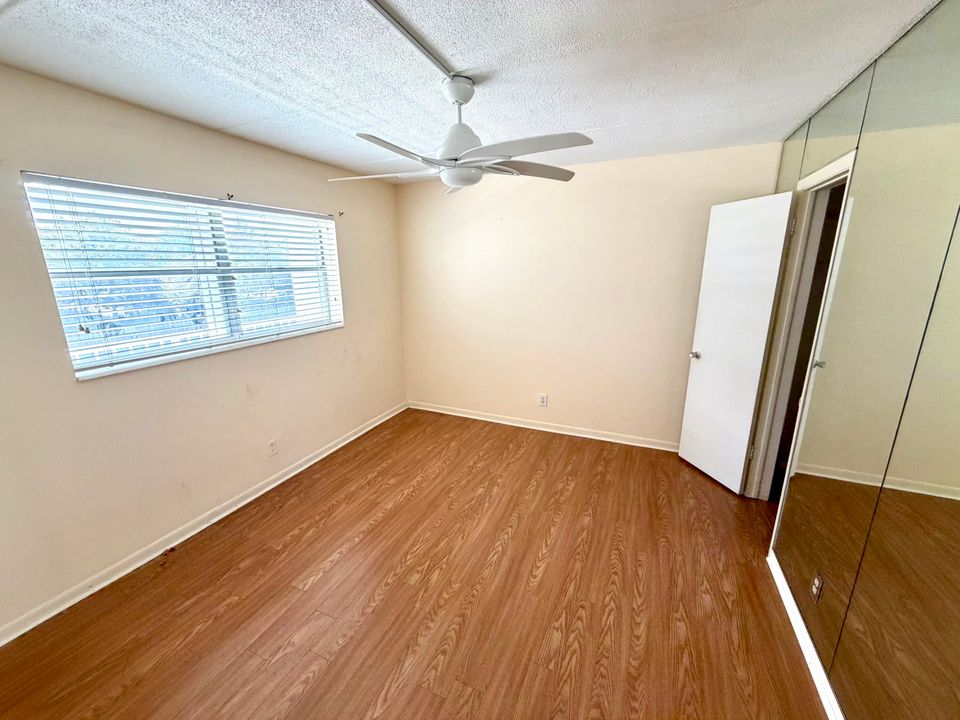 Active With Contract: $1,750 (2 beds, 2 baths, 948 Square Feet)