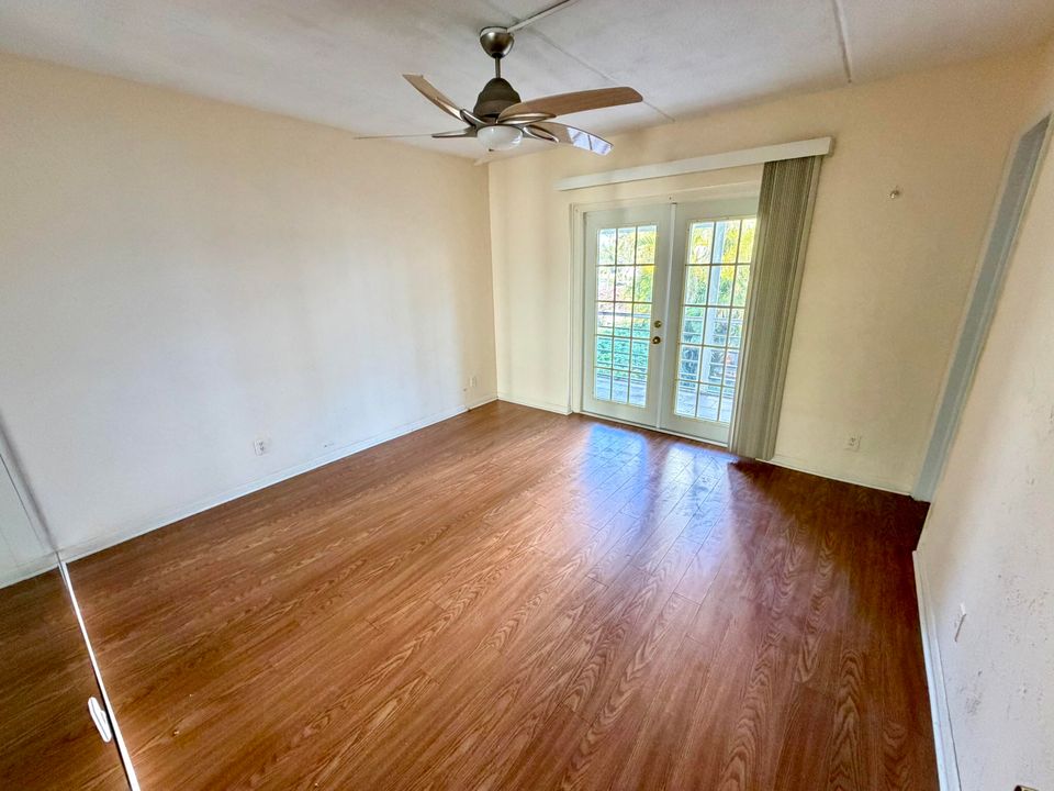 Active With Contract: $1,750 (2 beds, 2 baths, 948 Square Feet)