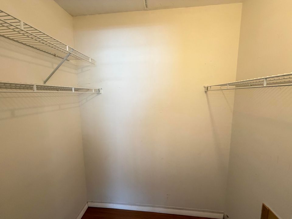 Active With Contract: $1,750 (2 beds, 2 baths, 948 Square Feet)