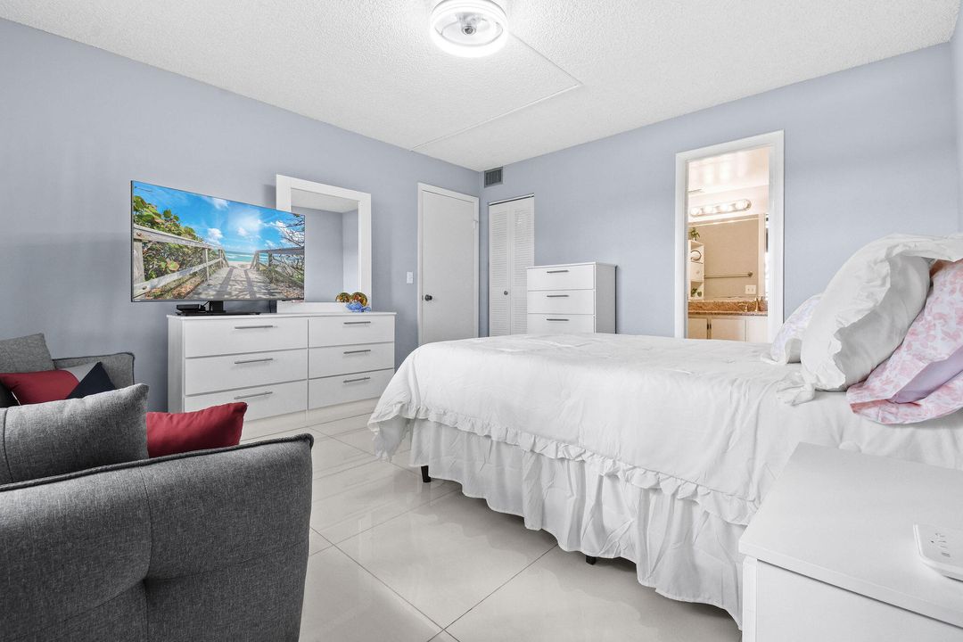 На продажу: $175,000 (2 спален, 2 ванн, 945 Квадратных фут)