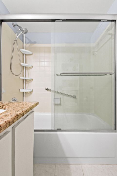 На продажу: $175,000 (2 спален, 2 ванн, 945 Квадратных фут)