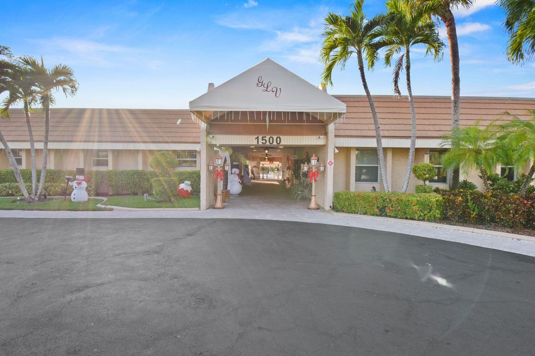 На продажу: $175,000 (2 спален, 2 ванн, 945 Квадратных фут)