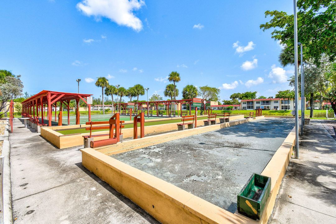 На продажу: $175,000 (2 спален, 2 ванн, 945 Квадратных фут)