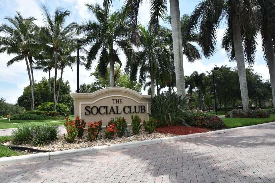 For Sale: $599,000 (3 beds, 2 baths, 2320 Square Feet)