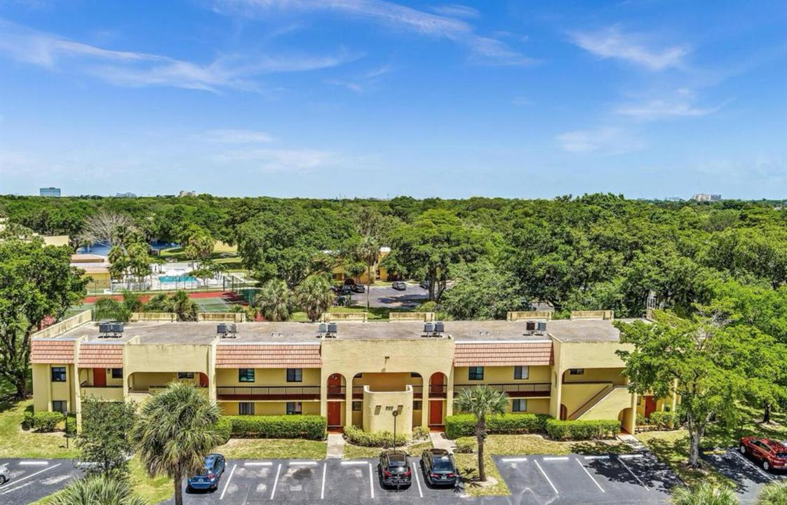 待售: $280,000 (2 贝兹, 2 浴室, 957 平方英尺)