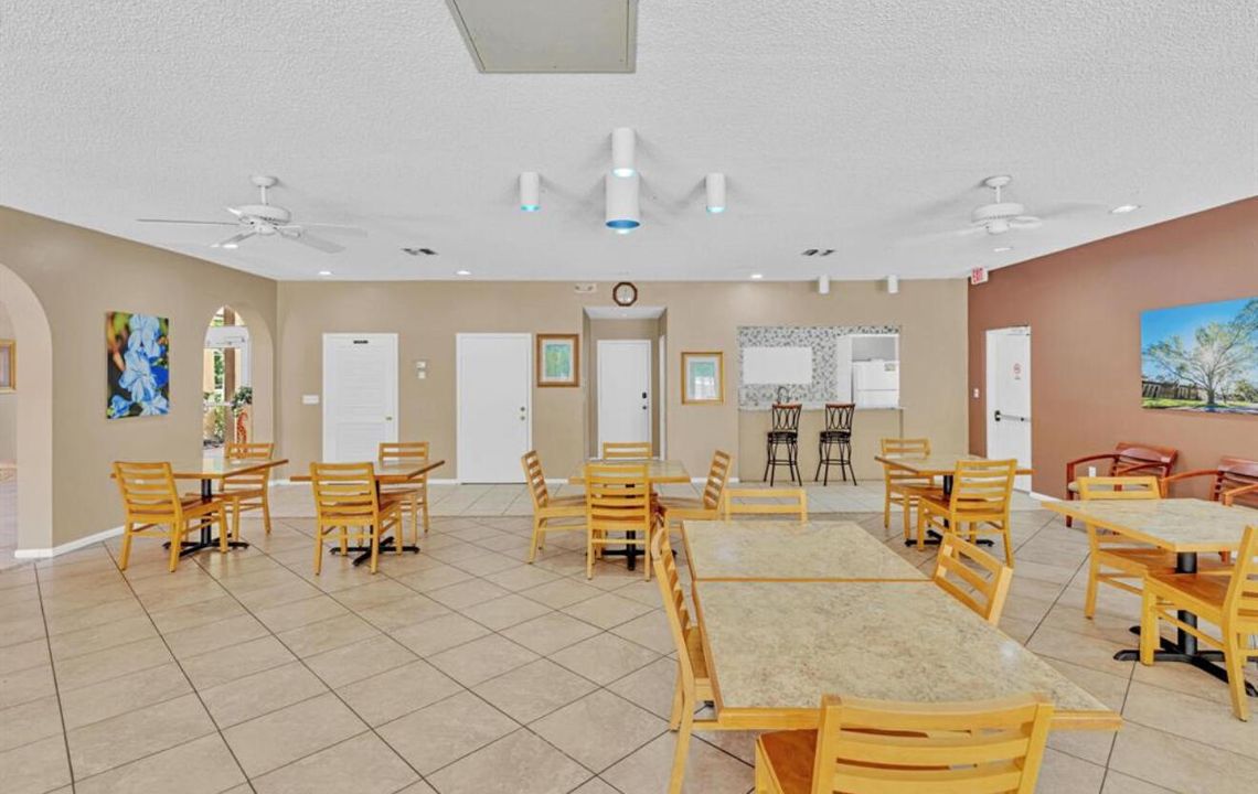 待售: $280,000 (2 贝兹, 2 浴室, 957 平方英尺)