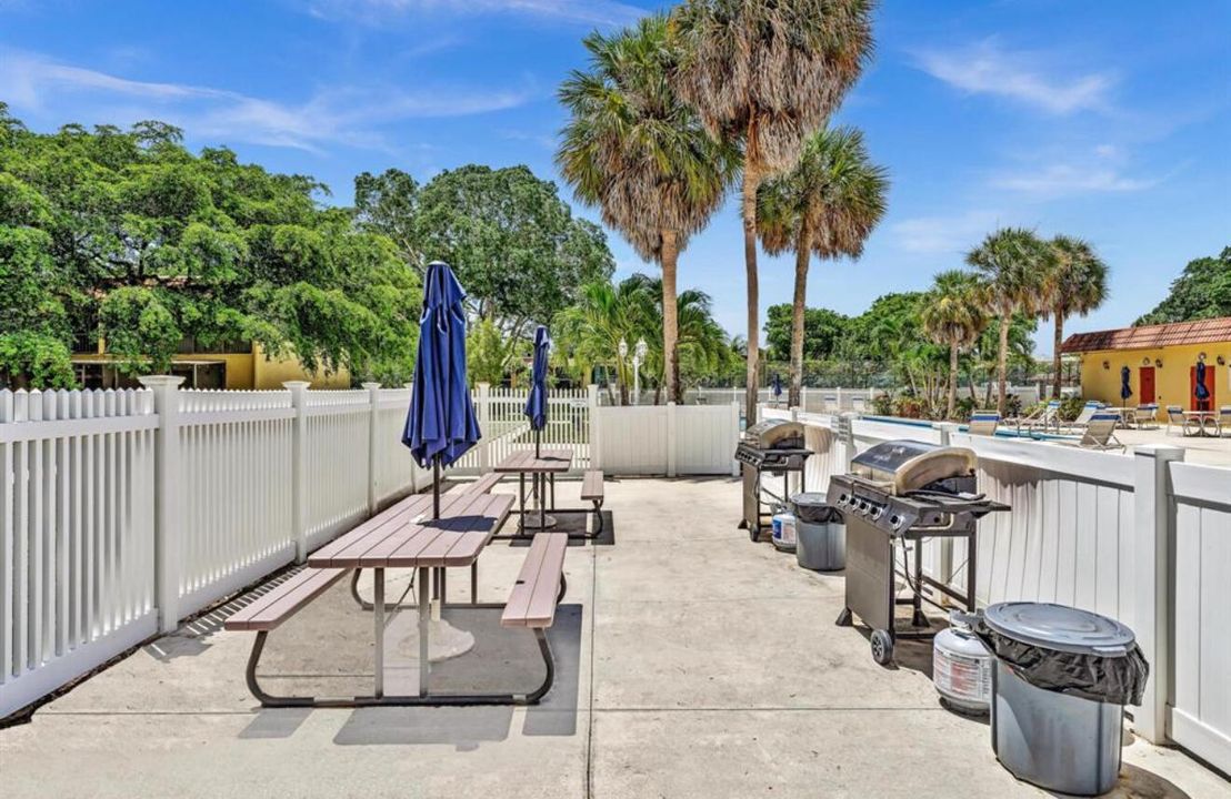 待售: $280,000 (2 贝兹, 2 浴室, 957 平方英尺)