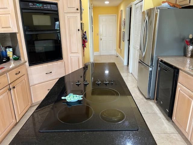 На продажу: $750,000 (3 спален, 2 ванн, 1923 Квадратных фут)