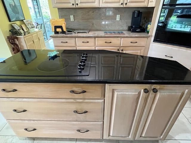 На продажу: $750,000 (3 спален, 2 ванн, 1923 Квадратных фут)