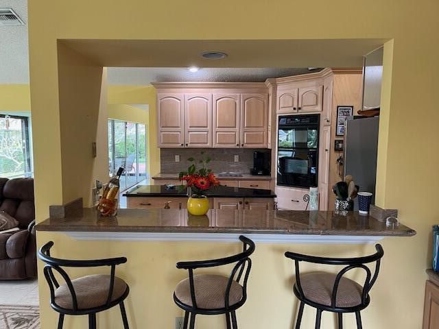 На продажу: $750,000 (3 спален, 2 ванн, 1923 Квадратных фут)