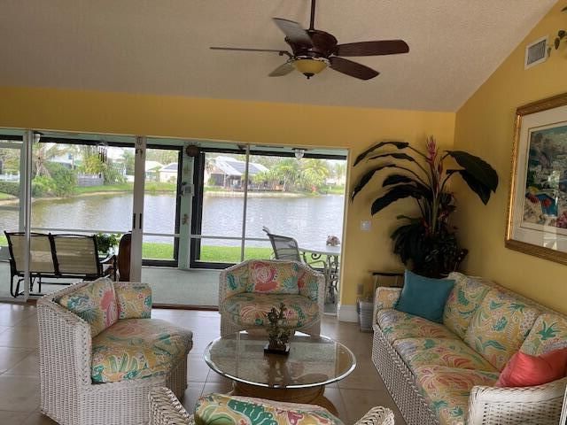 На продажу: $750,000 (3 спален, 2 ванн, 1923 Квадратных фут)