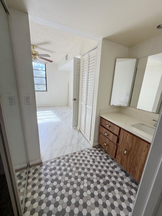 На продажу: $280,000 (2 спален, 2 ванн, 1437 Квадратных фут)