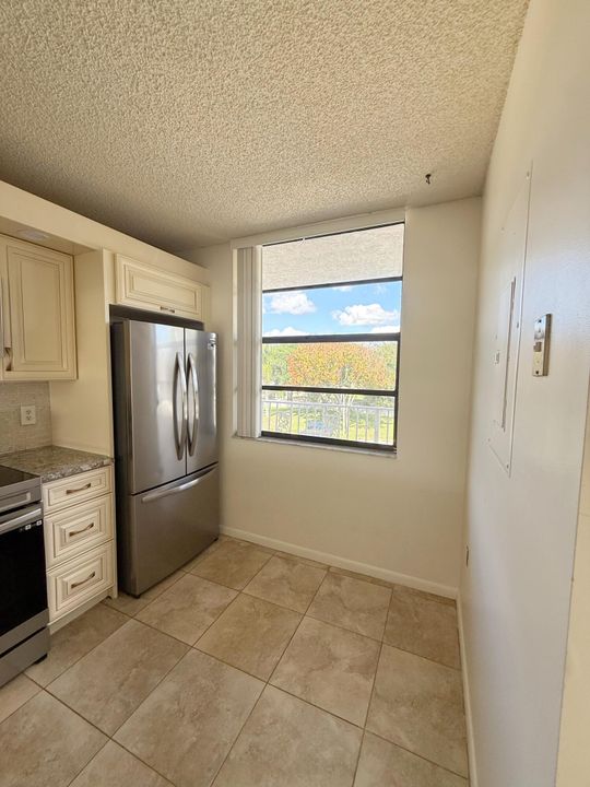 На продажу: $280,000 (2 спален, 2 ванн, 1437 Квадратных фут)