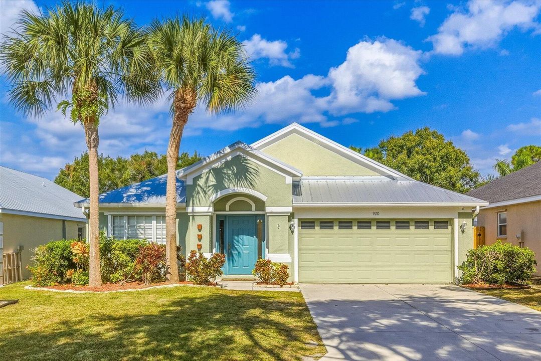 Activo con contrato: $3,000 (4 camas, 2 baños, 1975 Pies cuadrados)