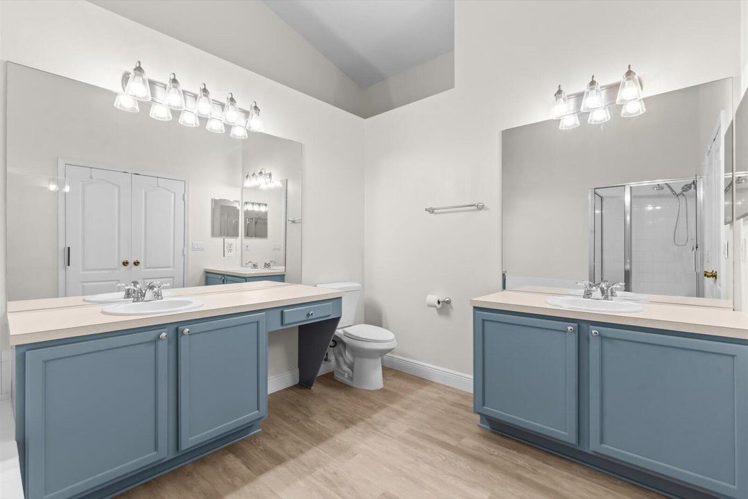 Activo con contrato: $3,000 (4 camas, 2 baños, 1975 Pies cuadrados)