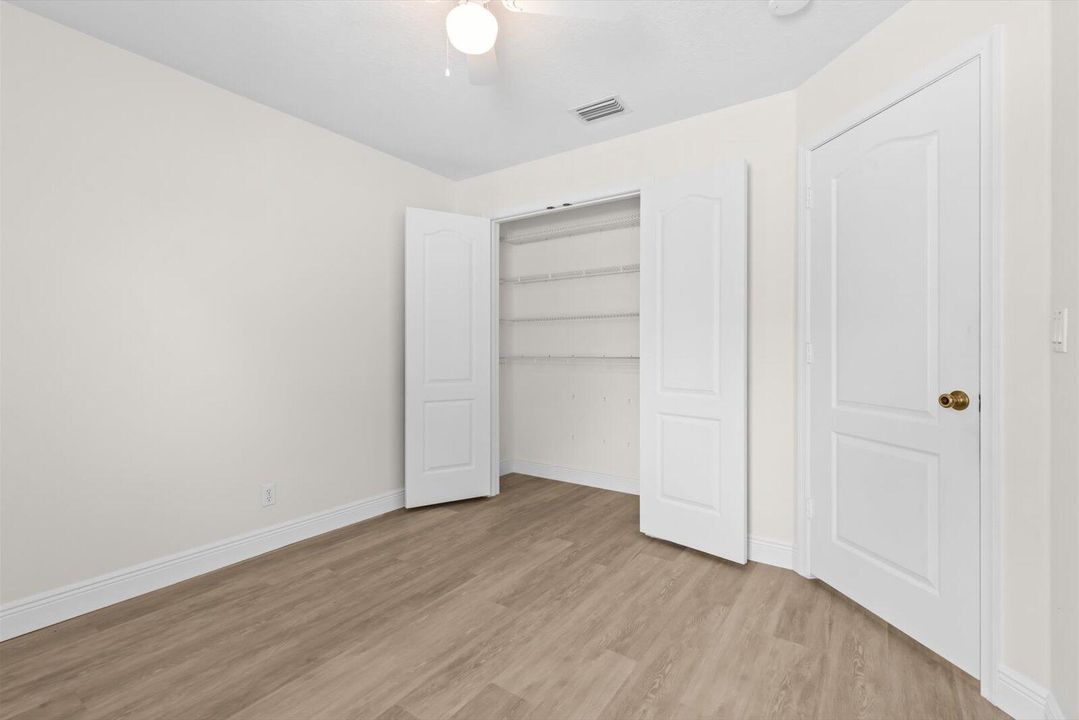 Activo con contrato: $3,000 (4 camas, 2 baños, 1975 Pies cuadrados)