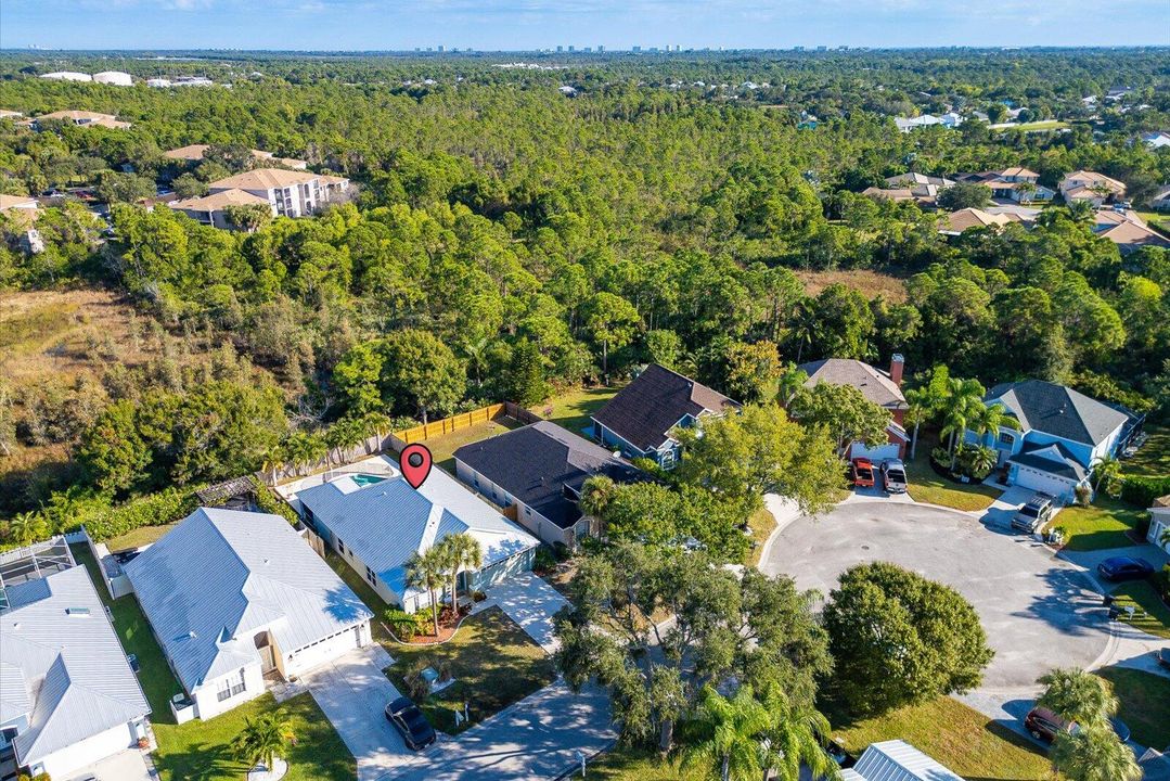 Activo con contrato: $3,000 (4 camas, 2 baños, 1975 Pies cuadrados)