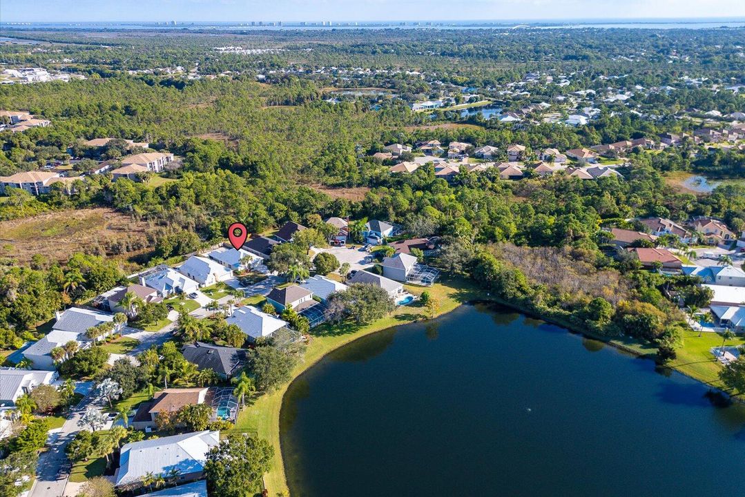 Activo con contrato: $3,000 (4 camas, 2 baños, 1975 Pies cuadrados)