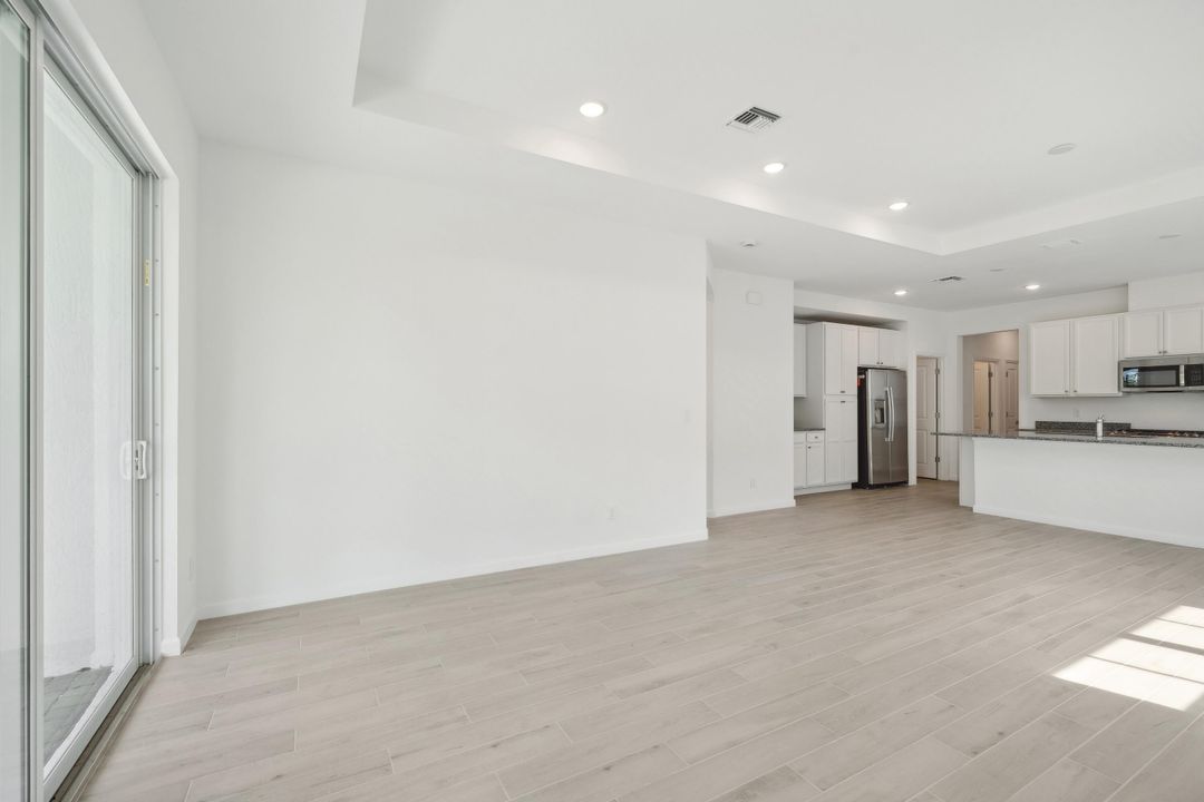 For Sale: $319,990 (2 beds, 2 baths, 1572 Square Feet)