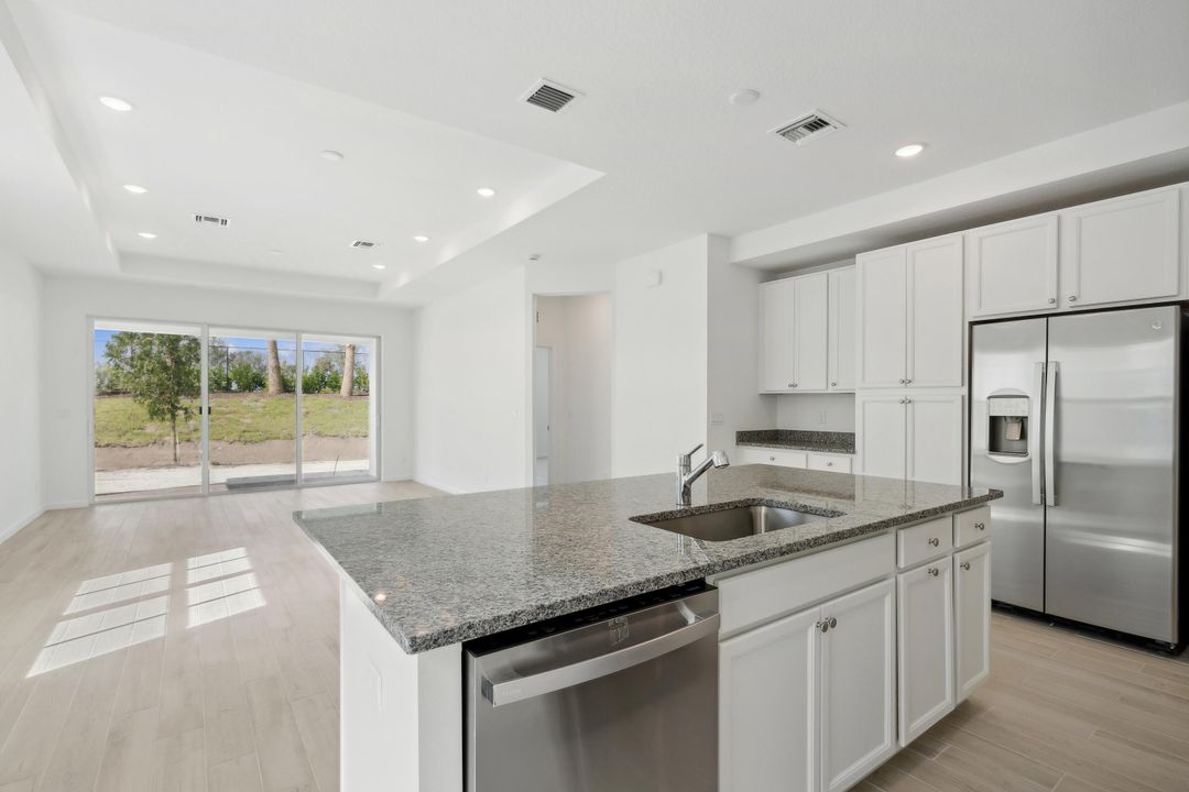 For Sale: $319,990 (2 beds, 2 baths, 1572 Square Feet)