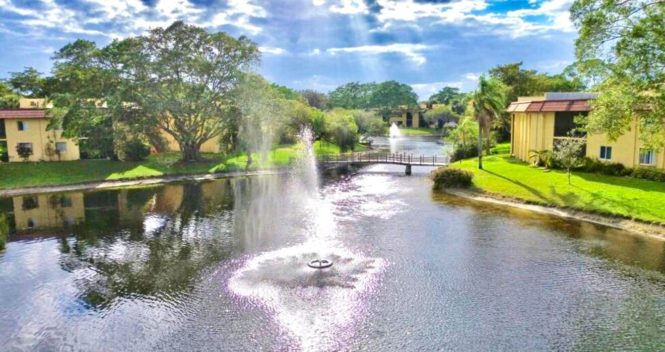 待售: $280,000 (2 贝兹, 2 浴室, 957 平方英尺)