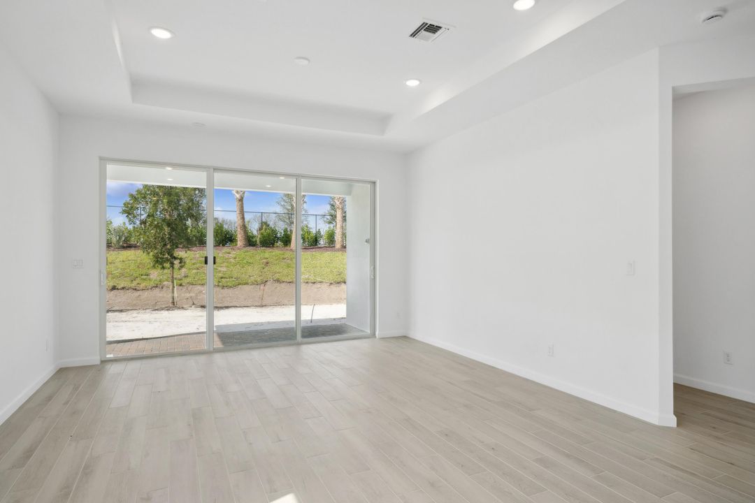 For Sale: $319,990 (2 beds, 2 baths, 1572 Square Feet)