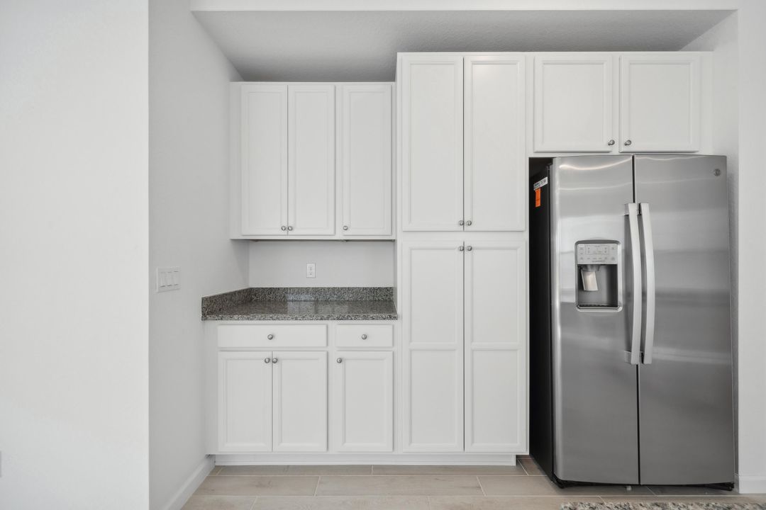 For Sale: $319,990 (2 beds, 2 baths, 1572 Square Feet)