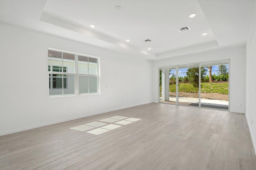 For Sale: $319,990 (2 beds, 2 baths, 1572 Square Feet)