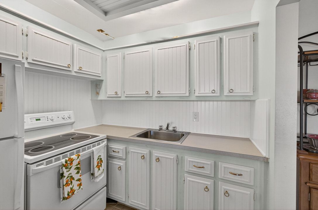 На продажу: $180,000 (1 спален, 1 ванн, 702 Квадратных фут)