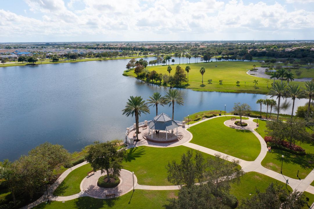 For Rent: $2,850 (2 beds, 2 baths, 1982 Square Feet)