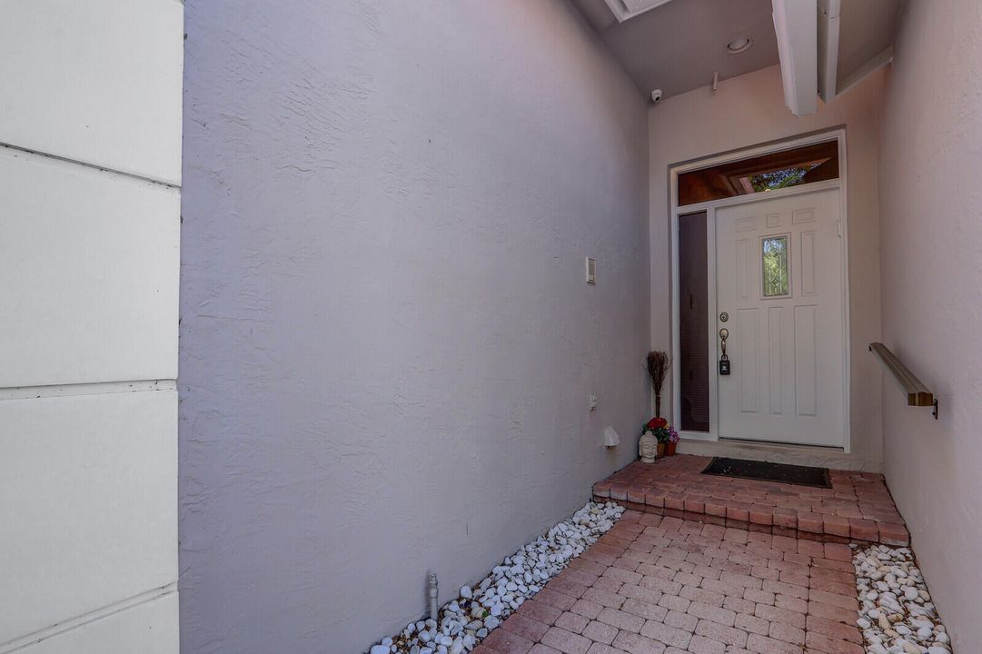 For Sale: $669,950 (3 beds, 2 baths, 1653 Square Feet)