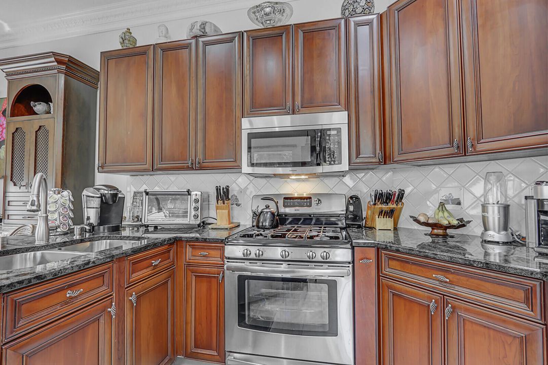 For Sale: $669,950 (3 beds, 2 baths, 1653 Square Feet)