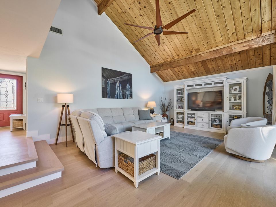 Active With Contract: $20,000 (3 beds, 3 baths, 2097 Square Feet)