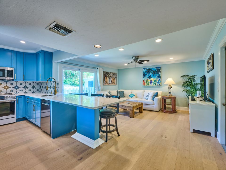 Active With Contract: $20,000 (3 beds, 3 baths, 2097 Square Feet)